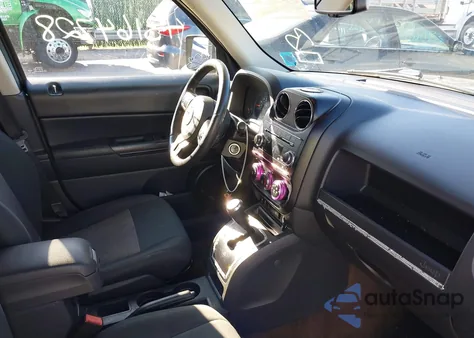 2013 Jeep Patriot Latitude z USA, uszkodzony, nr VIN 1C4NJPFB3DD250237